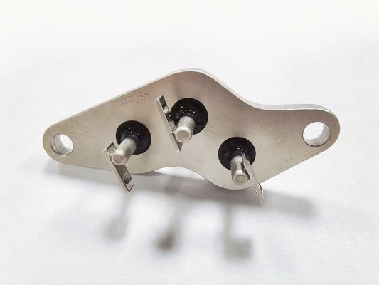 Connettore ermetico per veicoli elettrici in vetro in ceramica per montamento a pannelli fino a 20A 540V per SSCore