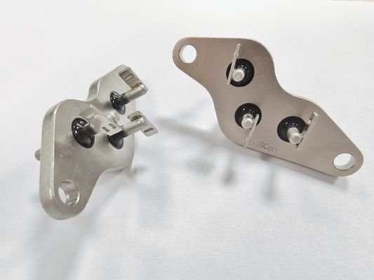 Connettore ermetico per veicoli elettrici in vetro in ceramica per montamento a pannelli fino a 20A 540V per SSCore