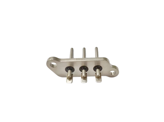 Isolatore ceramico connettore ermetico per veicoli elettrici che utilizza 45 piastre in acciaio per garantire una connettività durabile ed elettrica